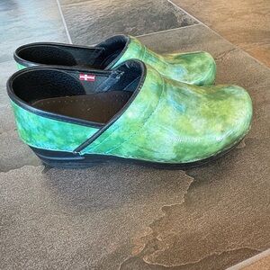 Sanita Clogs Green Marble Patent Leather Sz 38